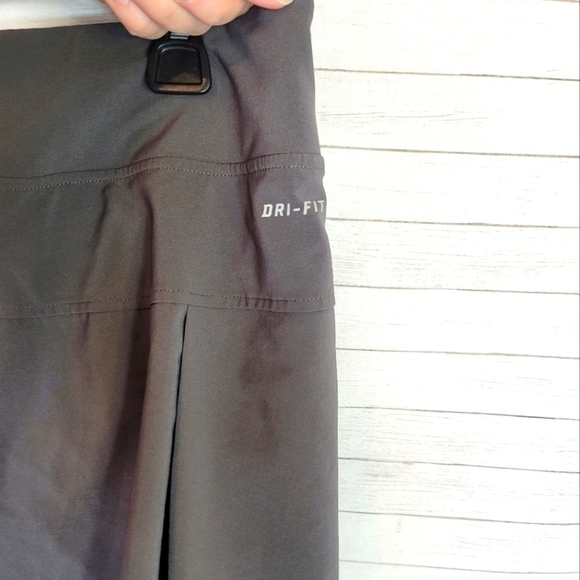 NIKE GRAY PULL ON MINI SKORT, SZ SMALL - Picture 6 of 7